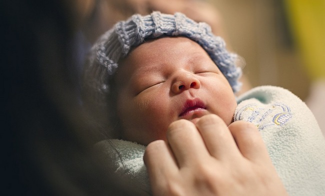 Что делать в роддоме сразу после родов: в первые часы и дни