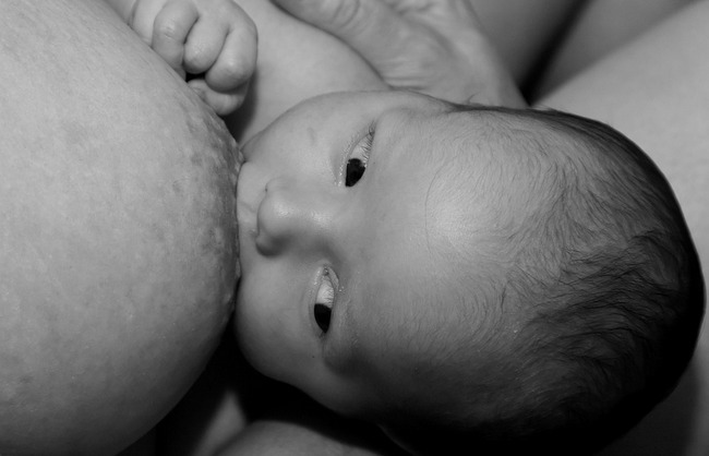 Грудное вскармливание в первые дни после родов Что делать?