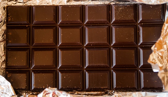 Когда можно кушать шоколад кормящей маме (при гв): белый, горький