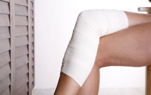 Эластичный бинт от варикоза: как правильно накладывать на ноги для лечения и профилактики?