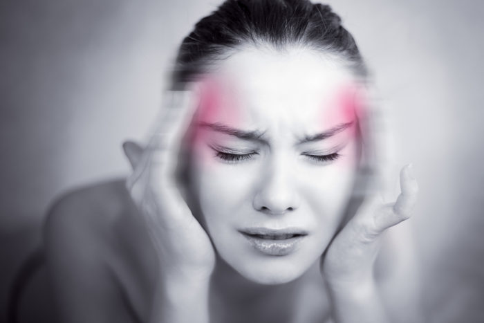 Какими таблетками быстро снять боли при мигрени?
